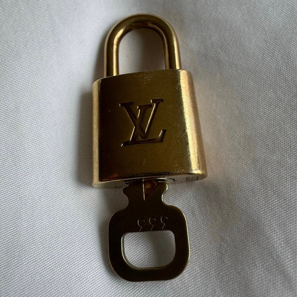 Rare Louis Vuitton Lock & Key Gold 333 Angel Number - Picture 11 of 11